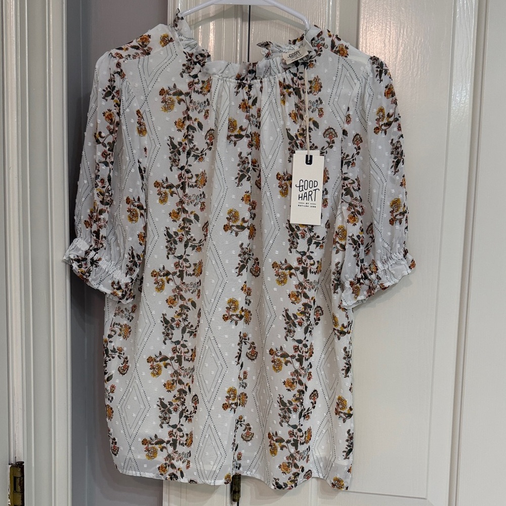 NWT XS Good Hart Floral Blouse with Ruffle Collar and Back Buttons